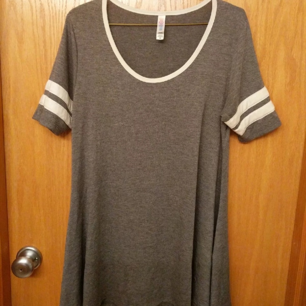 XS Lularoe Perfect T